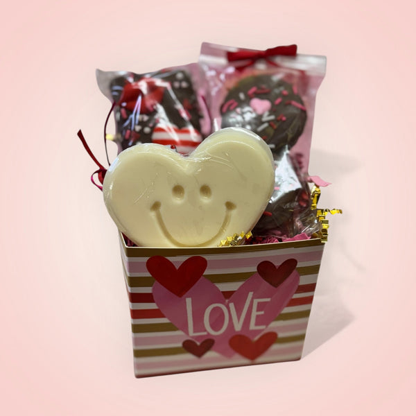 Petit Valentine’s Basket - Nandy's CandyPetit Valentine’s Basket