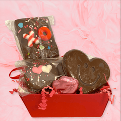 Petit Valentine’s Basket - Nandy's CandyPetit Valentine’s Basket